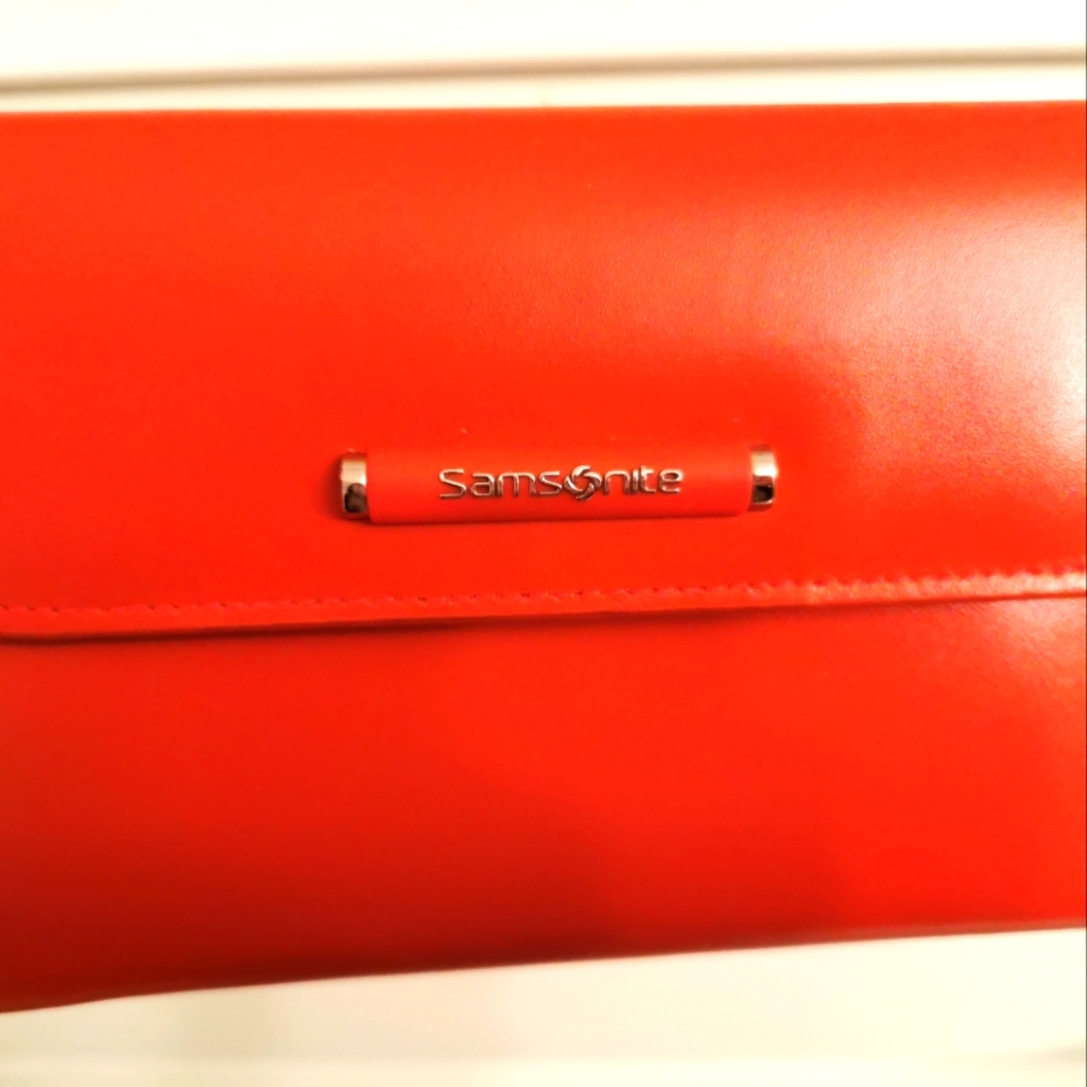 Samsonite large leather wallet like new